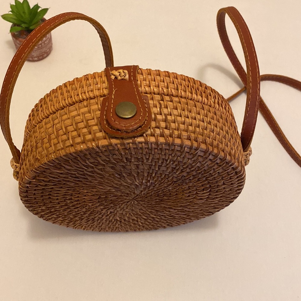 Round Rattan Crossbody